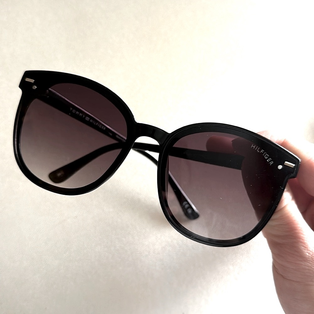 Sunglasses 🕶️